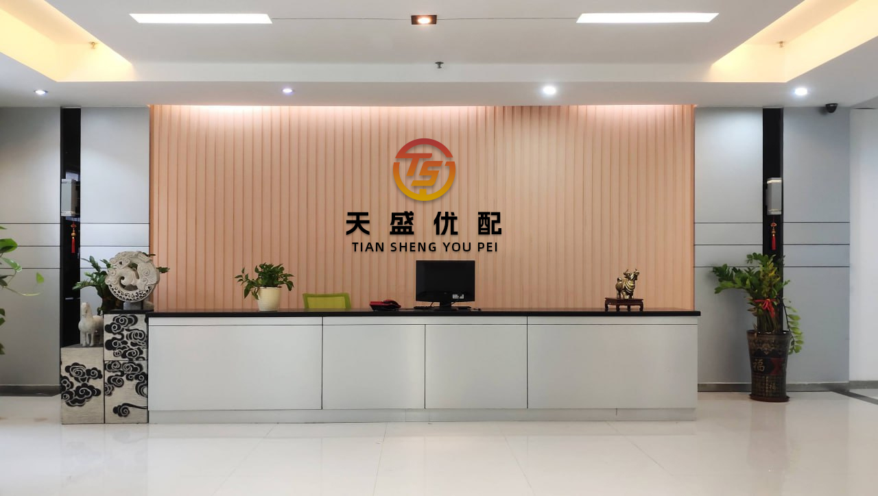 股盈汇 庆祝结婚40周年，丈夫却被选美小姐当众坐大腿骚扰。然而判决......